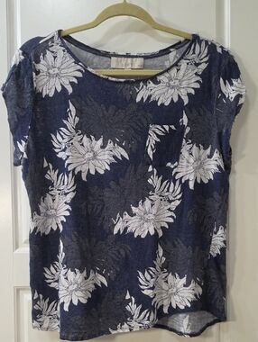 LOFT Navy and White Floral Short Sleeve Linen Pocket Tee - Petite Large